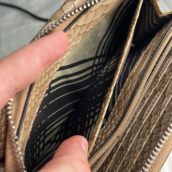 London Fog Brown/Tan Snake Printed Wristlet Wallet - Picture 9 of 9